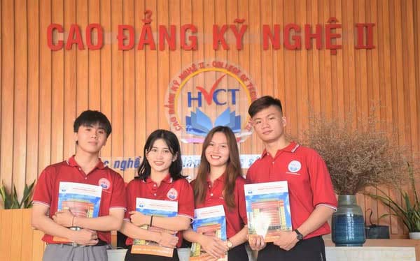 quần áo học sinh cao đẳng nghề