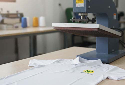 đồng phục in logo